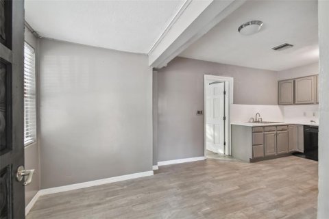 Villa ou maison à louer à Tampa, Floride: 4 chambres, 130.06 m2 № 2109464 - photo 2