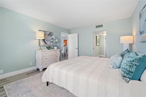 Condominio en venta en Saint Pete Beach, Florida, 1 dormitorio, 78.32 m2 № 1609420 - foto 5