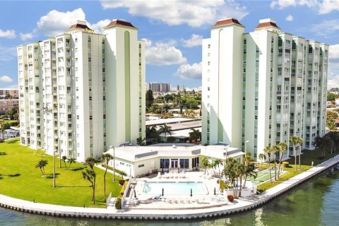 Condominio en venta en Saint Pete Beach, Florida, 1 dormitorio, 78.32 m2 № 1609420 - foto 19