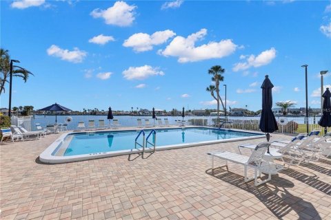 Condominio en venta en Saint Pete Beach, Florida, 1 dormitorio, 78.32 m2 № 1609420 - foto 18