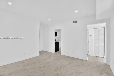 Appartement à louer à Miami, Floride: 3 chambres, 92.9 m2 № 1972780 - photo 9