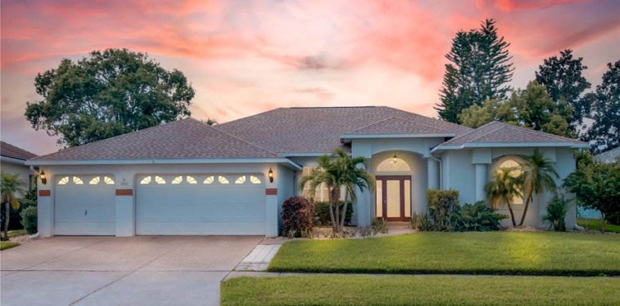 House in Ruskin, Florida 4 bedrooms, 237.37 sq.m. № 1870782