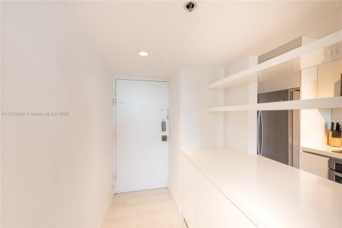 Condo in Miami Beach, Florida № 1959870 - photo 12