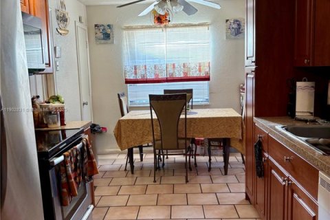 House in Lauderhill, Florida 3 bedrooms, 168.06 sq.m. № 1954095 - photo 5