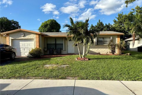 House in Lauderhill, Florida 3 bedrooms, 168.06 sq.m. № 1954095 - photo 1