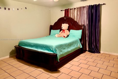 House in Lauderhill, Florida 3 bedrooms, 168.06 sq.m. № 1954095 - photo 10