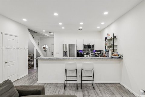 Townhouse in Hollywood, Florida 3 bedrooms, 146.79 sq.m. № 2189447