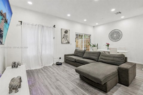 Townhouse in Hollywood, Florida 3 bedrooms, 146.79 sq.m. № 2189447 - photo 24