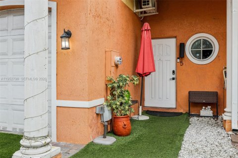 Townhouse in Hollywood, Florida 3 bedrooms, 146.79 sq.m. № 2189447 - photo 20