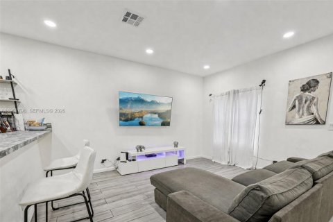 Townhouse in Hollywood, Florida 3 bedrooms, 146.79 sq.m. № 2189447 - photo 23