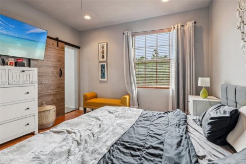 Townhouse in Hollywood, Florida 3 bedrooms, 146.79 sq.m. № 2189447 - photo 29