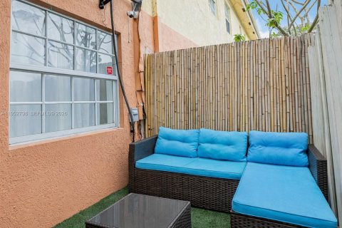 Townhouse in Hollywood, Florida 3 bedrooms, 146.79 sq.m. № 2189447 - photo 8