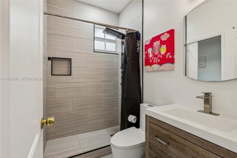 Townhouse in Hollywood, Florida 3 bedrooms, 146.79 sq.m. № 2189447 - photo 15