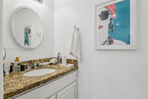 Townhouse in Hollywood, Florida 3 bedrooms, 146.79 sq.m. № 2189447 - photo 17