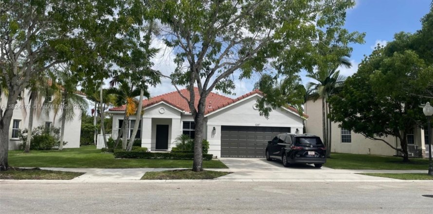 Casa en Weston, Florida 4 dormitorios, 196.49 m2 № 1794917