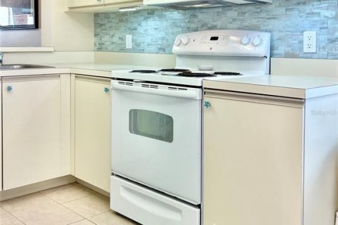 Condo in Bradenton, Florida, 2 bedrooms № 2144898 - photo 12