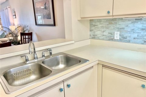 Condo in Bradenton, Florida, 2 bedrooms № 2144898 - photo 11