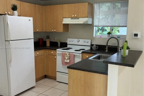 Снять в аренду кондоминиум в Майами, Флорида 1 спальня, 66.89м2, № 2004483 - фото 3