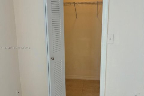 Снять в аренду кондоминиум в Майами, Флорида 1 спальня, 66.89м2, № 2004483 - фото 9