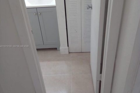 Condominio en alquiler en Miami, Florida, 1 dormitorio, 54.16 m2 № 2033343 - foto 8