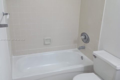 Condominio en alquiler en Miami, Florida, 1 dormitorio, 54.16 m2 № 2033343 - foto 7