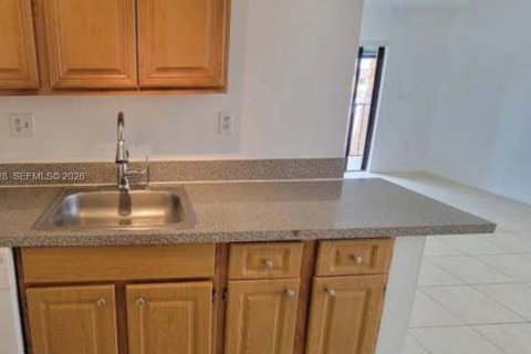 Condominio en alquiler en Miami, Florida, 1 dormitorio, 54.16 m2 № 2033343 - foto 3