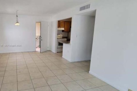Condominio en Miami, Florida, 1 dormitorio  № 2033343