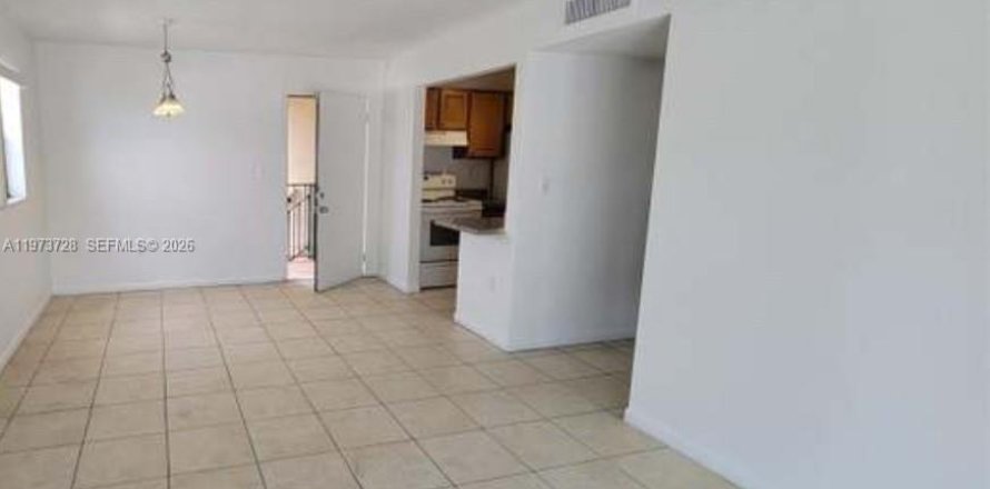 Condominio en Miami, Florida, 1 dormitorio  № 2033343