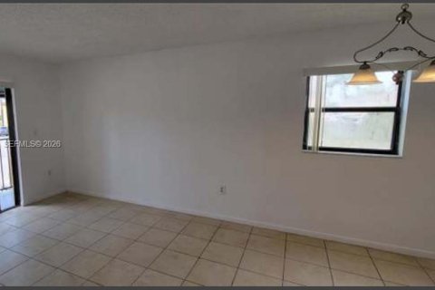 Condominio en alquiler en Miami, Florida, 1 dormitorio, 54.16 m2 № 2033343 - foto 2