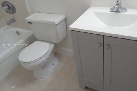Condominio en alquiler en Miami, Florida, 1 dormitorio, 54.16 m2 № 2033343 - foto 6