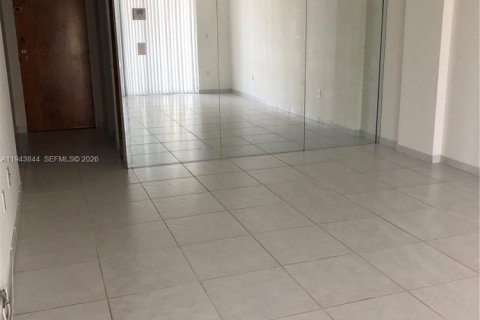 Condo in Miami, Florida, 2 bedrooms  № 2000933