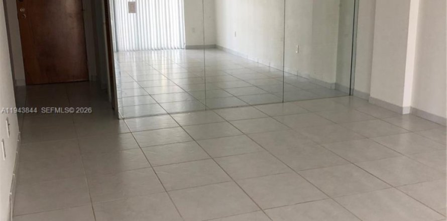 Condo in Miami, Florida, 2 bedrooms  № 2000933