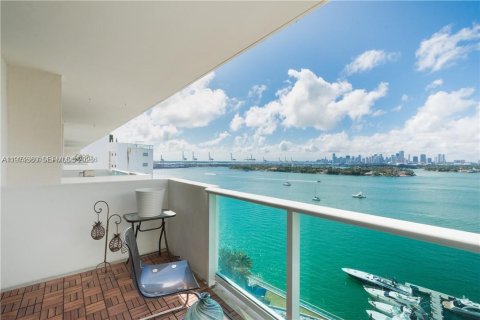 Studio à Condo à Miami Beach, Floride  № 2042246