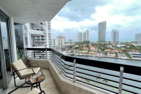 Condo in Aventura, Florida, 2 bedrooms № 956768 - photo 1