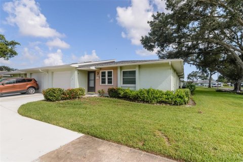 House in Palm Harbor, Florida 2 bedrooms, 89.19 sq.m. № 2354206