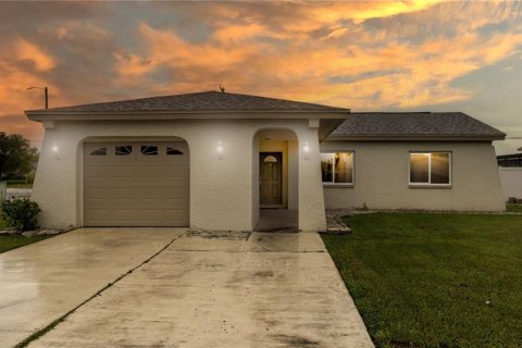 House in Tampa, Florida 3 bedrooms, 148.55 sq.m. № 2321577