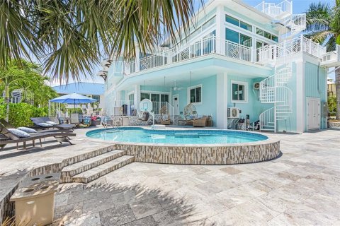 Villa ou maison à vendre à Bonita Springs, Floride: 5 chambres, 257.99 m2 № 2403521 - photo 2