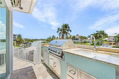Villa ou maison à vendre à Bonita Springs, Floride: 5 chambres, 257.99 m2 № 2403521 - photo 13