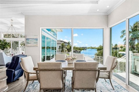 Villa ou maison à vendre à Bonita Springs, Floride: 5 chambres, 257.99 m2 № 2403521 - photo 12