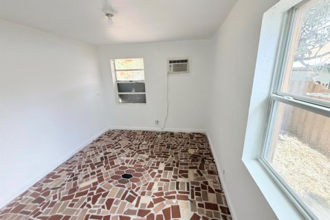 House in West Palm Beach, Florida 2 bedrooms, 87.51 sq.m. № 2262265 - photo 8