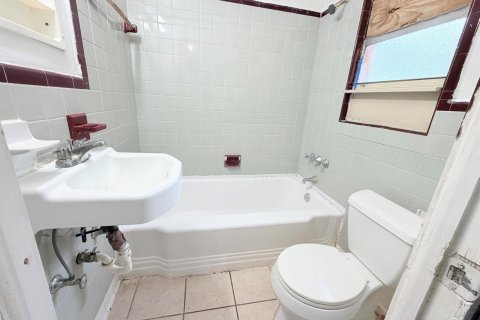 House in West Palm Beach, Florida 2 bedrooms, 87.51 sq.m. № 2262265 - photo 9