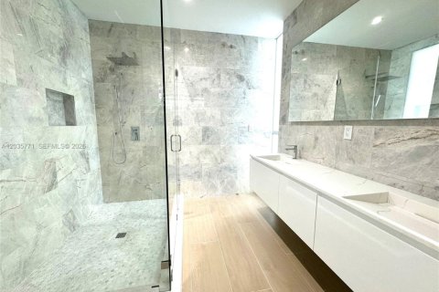 Купить таунхаус в Майами, Флорида 3 спальни, 230.77м2, № 2145778 - фото 18