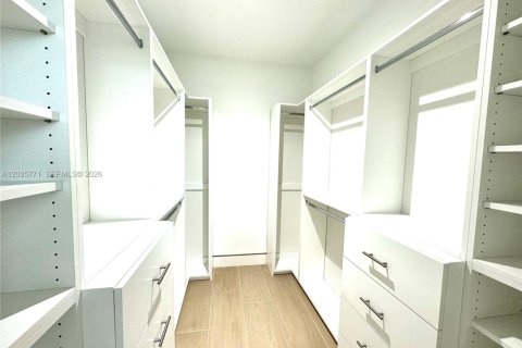 Купить таунхаус в Майами, Флорида 3 спальни, 230.77м2, № 2145778 - фото 21