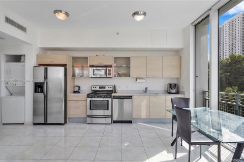 Condo in Miami, Florida, 1 bedroom  № 1952210 - photo 6