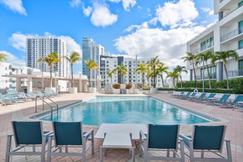 Condo in Miami, Florida, 1 bedroom  № 1952210 - photo 19