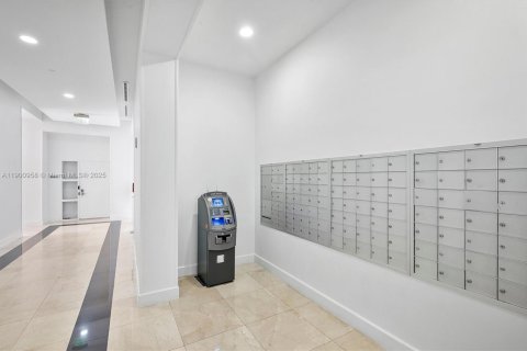 Condo in Miami, Florida, 1 bedroom  № 1952210 - photo 25