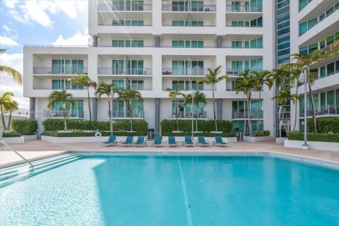 Condo in Miami, Florida, 1 bedroom  № 1952210 - photo 20