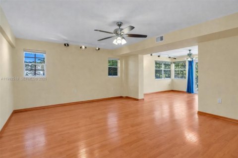 Villa ou maison à vendre à Miami Beach, Floride: 5 chambres, 558.44 m2 № 2064179 - photo 20