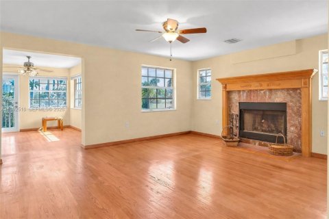 Villa ou maison à vendre à Miami Beach, Floride: 5 chambres, 558.44 m2 № 2064179 - photo 15