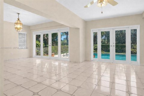 Villa ou maison à vendre à Miami Beach, Floride: 5 chambres, 558.44 m2 № 2064179 - photo 6